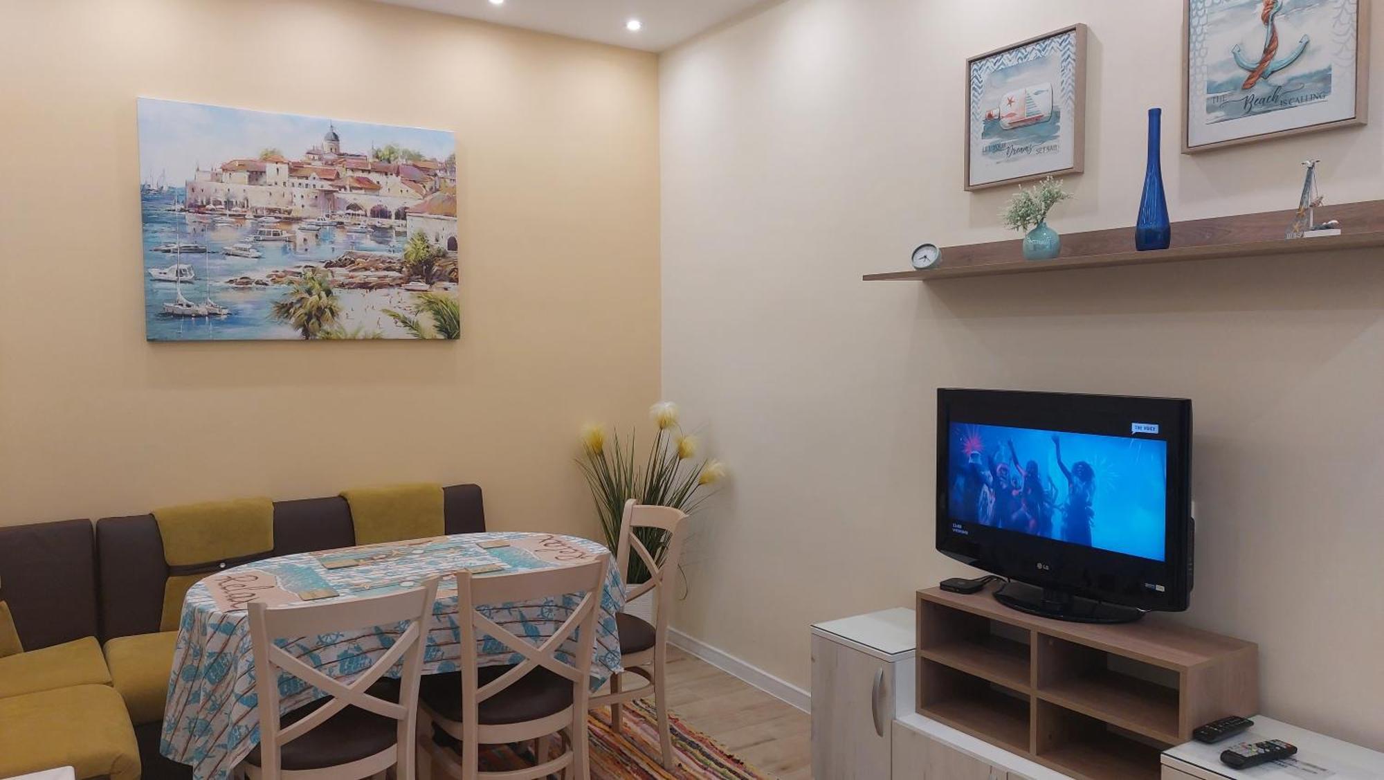 Апартамент Pink&Blue - 2BDR Apartment with Balcony Варна Экстерьер фото